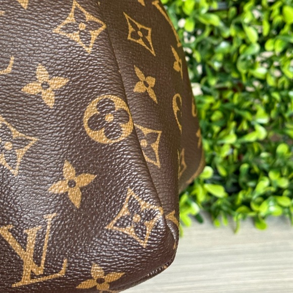 Pre owned Louis Vuitton Artsy MM - Picture 9 of 16